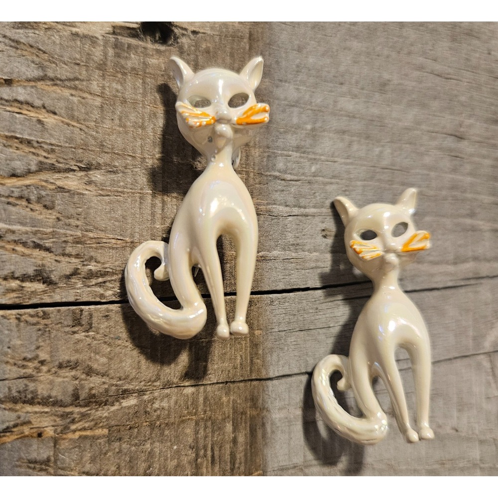 VINTAGE 1960'S PAIR OF IRIDESCENT ENAMEL CAT KITTEN SCATTER PINS!